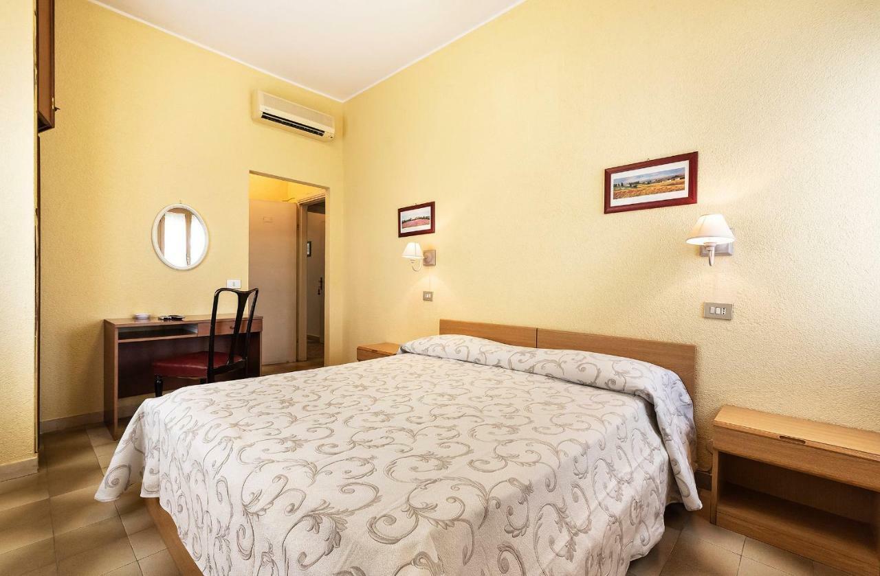 Hotel Aurelia Tarquinia Bagian luar foto