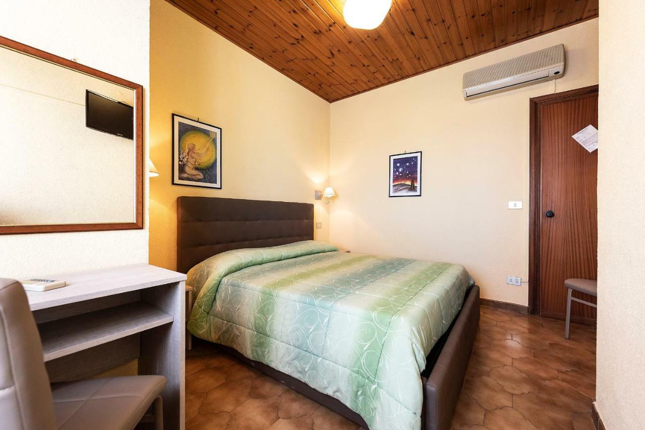 Hotel Aurelia Tarquinia Bagian luar foto