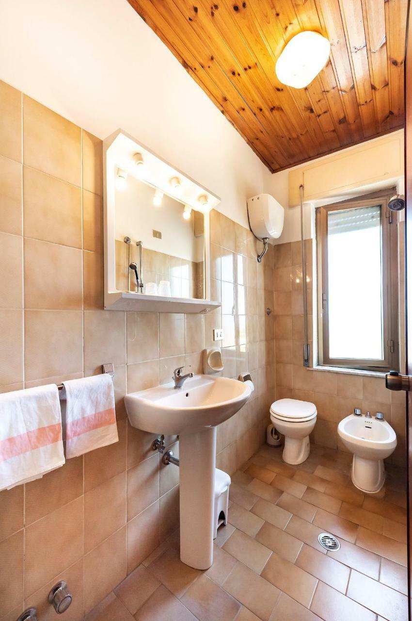 Hotel Aurelia Tarquinia Bagian luar foto
